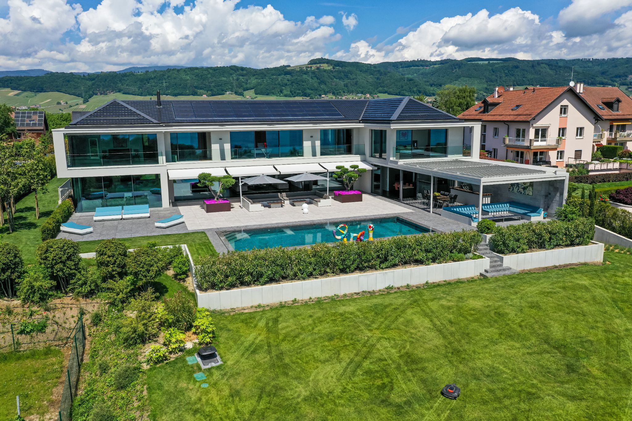 Luxury Places Dully drone 001