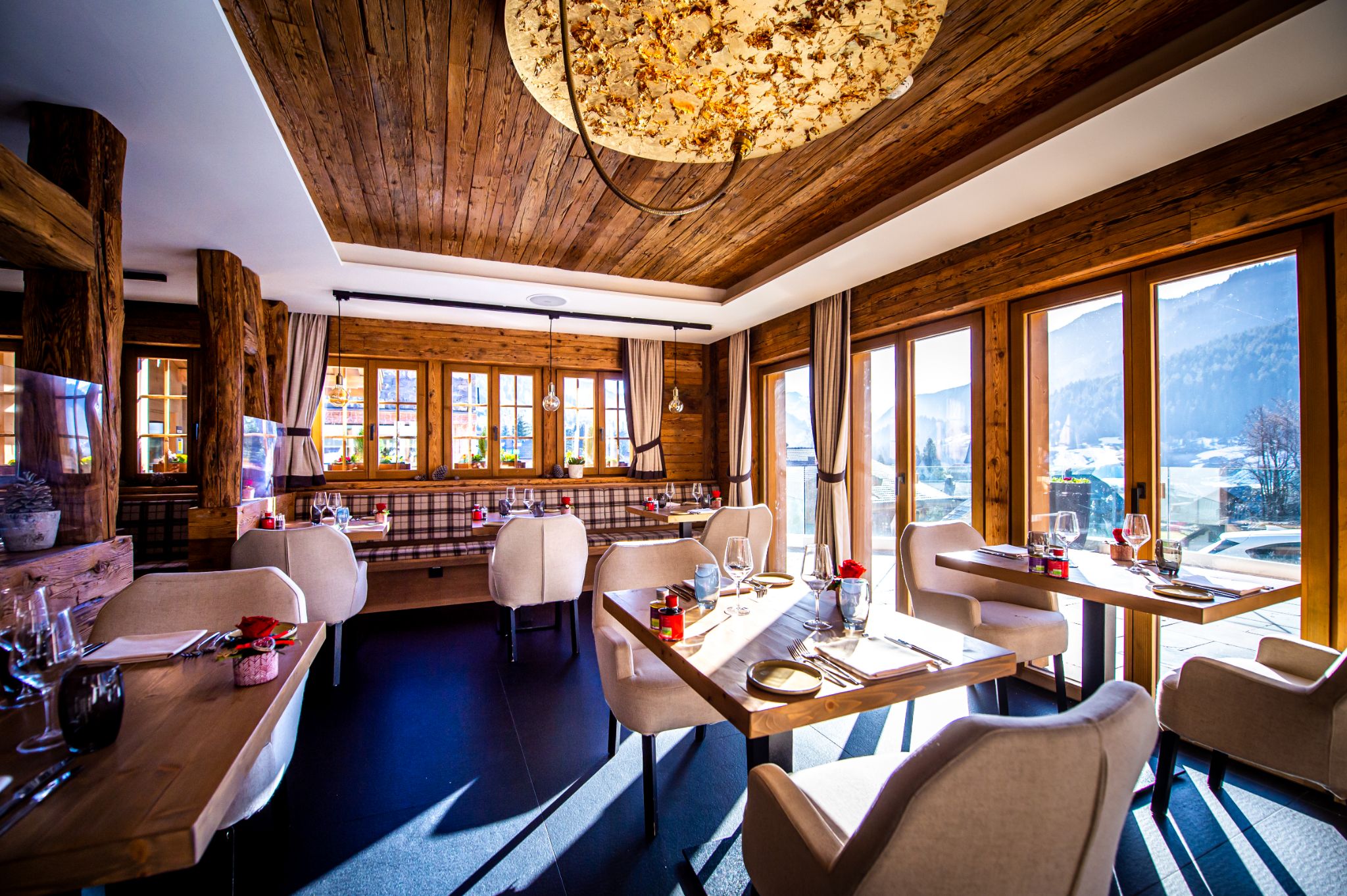 Hotel de Rougemont details 575